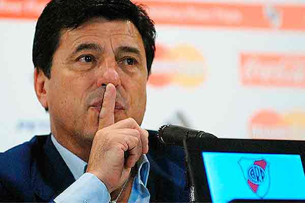 River decidioacute demandar a Aguilar por casi cuatro millones de doacutelares