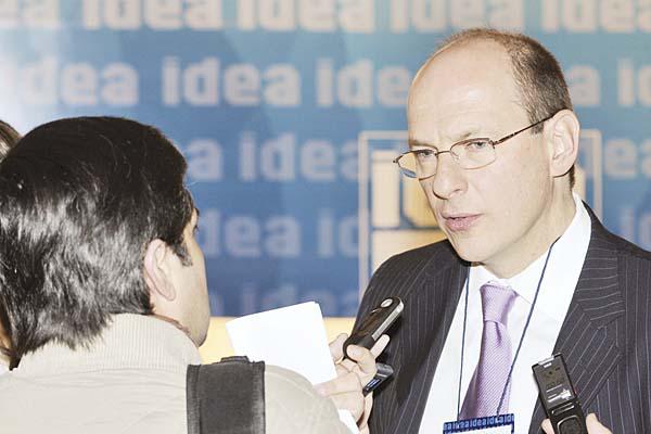 Seguacuten Poliarquiacutea Cristina venceraacute en primera vuelta