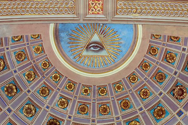 El Ojo que todo lo ve o El ojo del Gran Arquitecto en la c�pula del altar