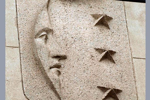 Nuestros edificios estaacuten repletos de siacutembolos masones