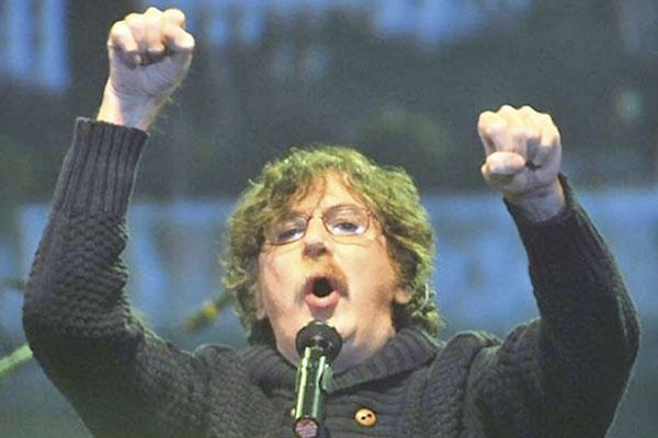 La santiaguentildea que demandoacute a Charly Garciacutea estaacute muy mal