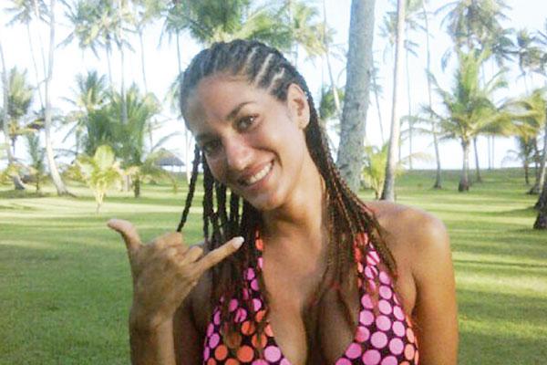 Escndalo Hace poco apareció en la red una foto íntima de la menor de las hermanas Escudero mostrando sus pechos al desnudo