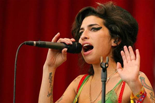 Su adicción a las drogas al alcohol sus complicaciones médicas y constantes problemas legales la convertían en noticia diaria desde 2007