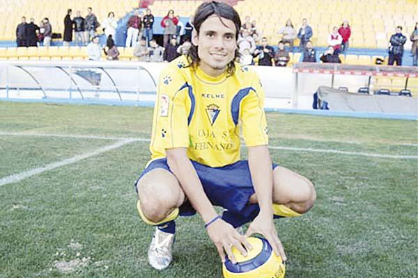 PRÁCTICA Luciano Vella ex Independiente y Vélez se sumar� en las próximas horas al plantel de River 