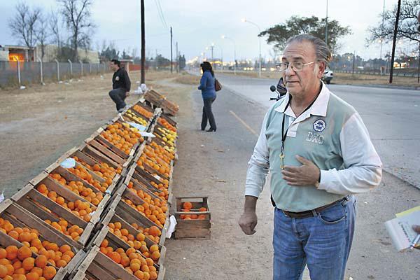 DESCRIPC0IÓN Por las botas de la chica me reía por dentro Hacía mucho calor y sus botas eran muy largas Se fue hacia Santiago reveló Moreno