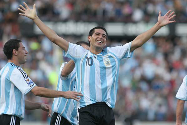 Riquelme y Veroacuten volveraacuten a jugar en la Seleccioacuten