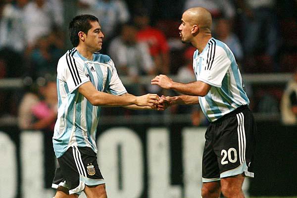 Riquelme y Veroacuten volveraacuten a jugar en la Seleccioacuten