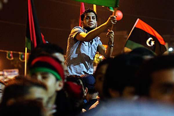 Los rebeldes entraron a Triacutepoli el uacuteltimo bastioacuten de Gadafi que pide al pueblo luchar hasta el final