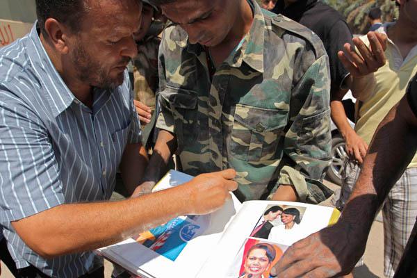 Gadafi iquestEnamorado de Condoleezza Rice