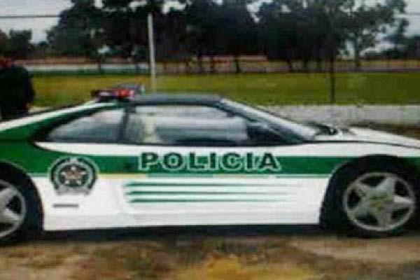 Policiacuteas colombianos patrullaraacuten en la Ferrari de un capo narco
