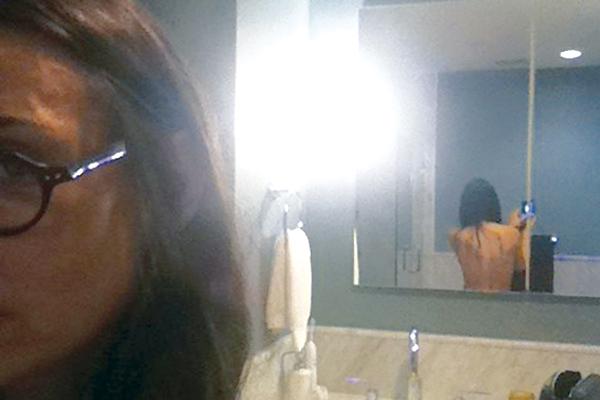 Demi Moore aparecioacute desnuda en Twitter