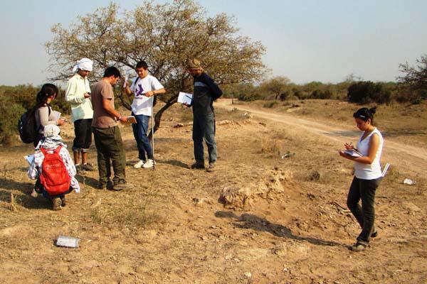 SITIOS En la calurosa jornada del jueves el grupo se trasladó hacia los parajes Mancapa Puente Negro y El Bracho