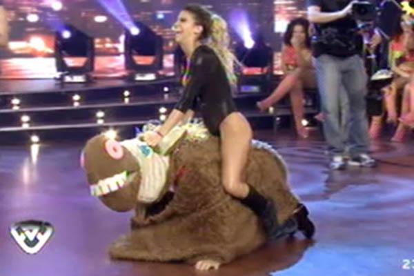 Tinelli se disfrazoacute para Cinthia Fernaacutendez