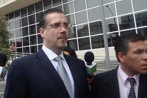 REVUELO Rois y sus guardaespaldas se trasladaron a los Tribunales el vienres Hubo empujones y tensión Abajo el croquis del predio en pugna