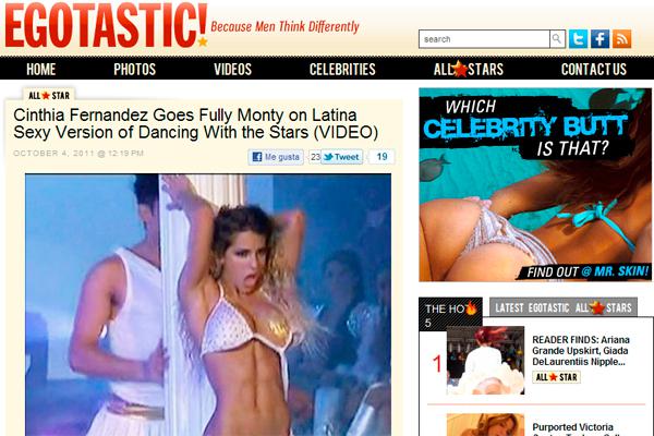 Cinthia Fernaacutendez criticada en el paiacutes y amada en el exterior