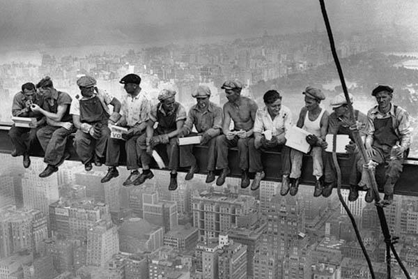 Trabajadores recrearon en Londres una foto de 1932 tomada en Nueva York