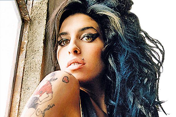 Amy Winehouse- muerte accidental por abuso de alcohol