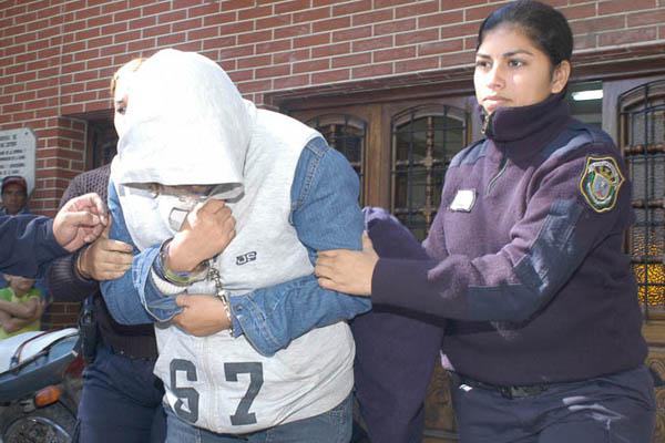 ENIGMÁTICA Por primera vez hoy La Porteña mostrar su rostro que desde el 2008 es protegido con capuchas y camperas