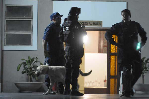 OPERATIVO Cada una de las habitaciones y sectores del hotel fueron inspeccionados aunque no encontraron nada