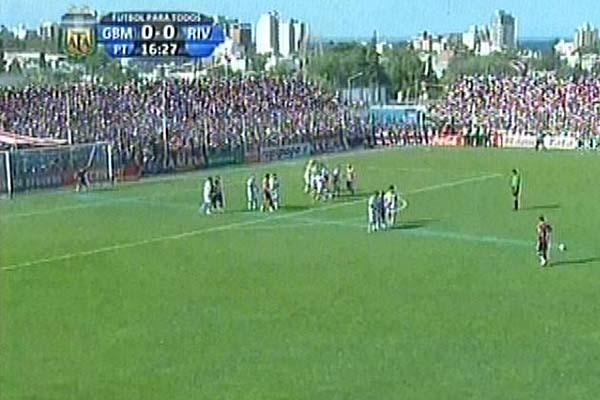 El liacuteder River se lucioacute en Puerto Madryn y goleoacute con claridad a Guillermo Brown