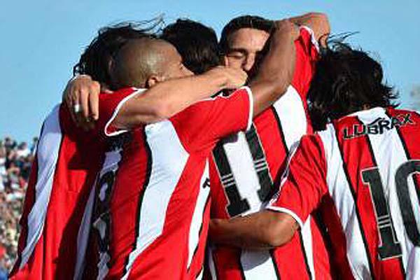 El liacuteder River se lucioacute en Puerto Madryn y goleoacute con claridad a Guillermo Brown