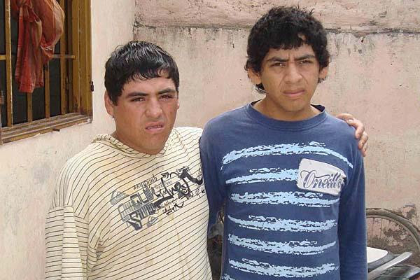 VÍNCULO Los hermanos se mantuvieron siempre unidos con el apoyo de personas a quienes no dejan de agradece 
