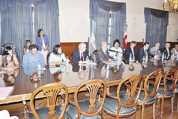 SIN ANTECEDENTES Representantes de la comunidad remarcaron que es la primera vez que se firma una escritura comunitaria para los pueblos originarios