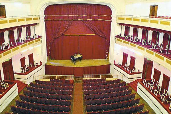 Inauguran oficialmente las butacas del teatro 25 de Mayo