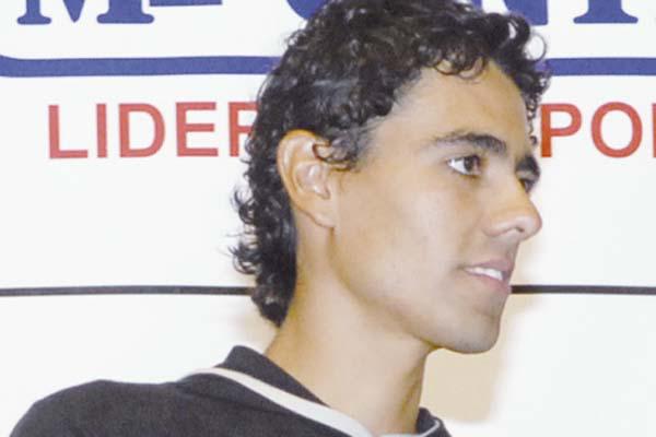 Alejandro Acuntildea sobresalioacute en atletismo
