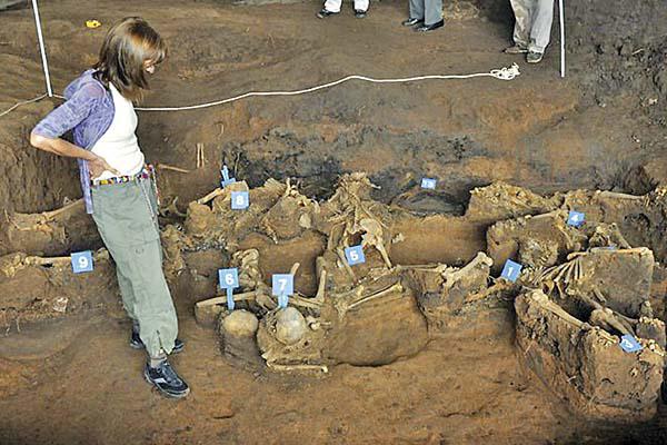 Estiman que se encontraraacuten maacutes restos humanos en Pozo de Vargas