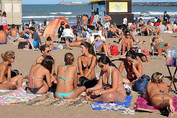 Vacaciones 2012- la ocupacioacuten hotelera superoacute el 80-en-porciento- en la Costa Atlaacutentica