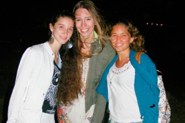 VISITA Florencia Balastro junto a Brenda y Cami luego del desfile