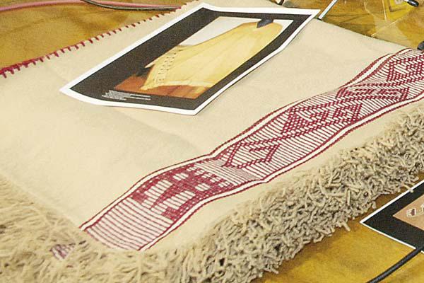 PRESENTACIÓN El poncho tendr características relacionadas con la cultura local