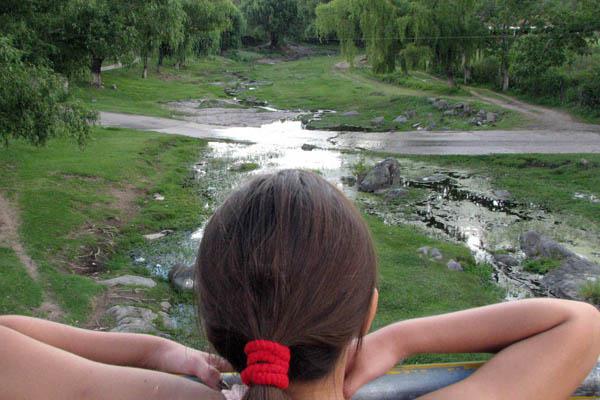 Guayamba convoca a los santiaguentildeos en verano pero tambieacuten clama por lluvia