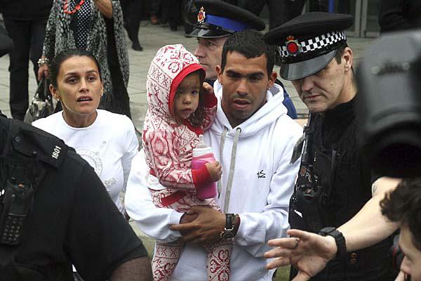 Carlos Tevez llegoacute a Manchester donde buscaraacute volver a jugar en el City