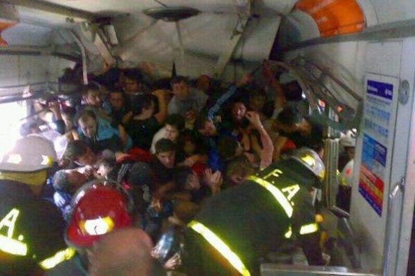 Circula en twitter una estremecedora imagen de la tragedia de Once