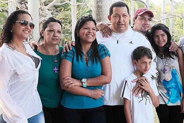 Una de las hijas de Chaacutevez podriacutea ser su sucesora