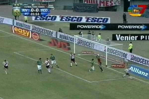 Con un tremendo golazo de Trezeguet River liquidoacute a Ferro y se subioacute a la cima