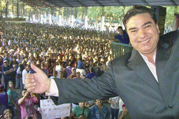 ÉXITO Jorge Véliz ganó una fuerte popularidad en todo el país y no en vano fue bautizado como el Rey de la guaracha Miles de fanticos lloran su partida fotogentileza familia Véliz