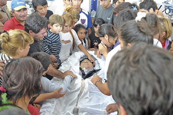 Profunda congoja popular por la muerte del iacutedolo guarachero Jorge Veacuteliz