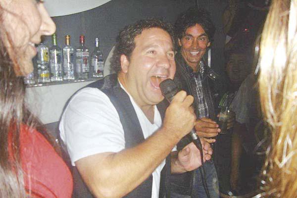Hern�n Estevanez encarna a Terco en Dulce Amor 