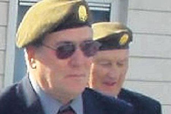 La cmara propiamente dicha era descartable por lo que Derek Pettersson (foto) el isleño que la halló no la conservó Las fotos son imgenes tomadas por soldados argentinos en Malvinas