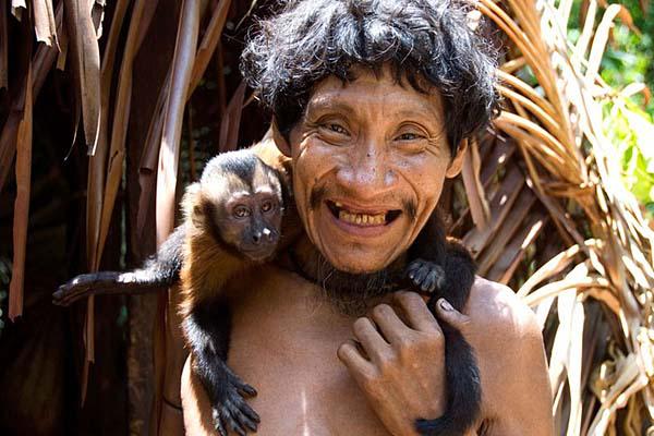 Conoceacute a los Awaacute la tribu maacutes amenazada del mundo