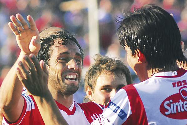 GOLEADOR El volante Matías Donet marcó el segundo gol de Unión de Santa Fe en el Cementerio de Los Elefantes