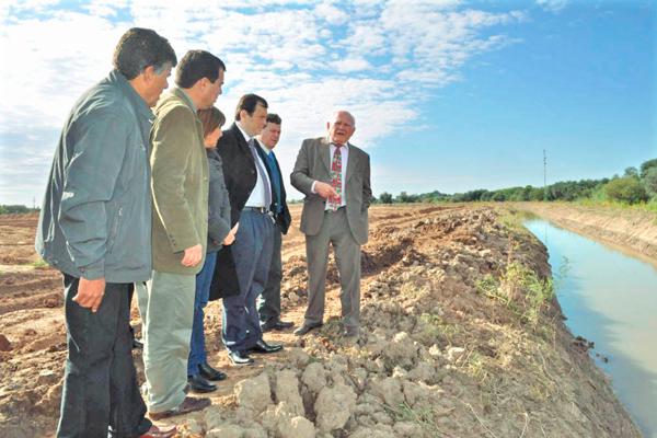 BENEFICIOS Con la limpieza del Canal de la Patria se mejorar� el abastecimiento de represas p�blicas y privadas en el departamento Moreno
