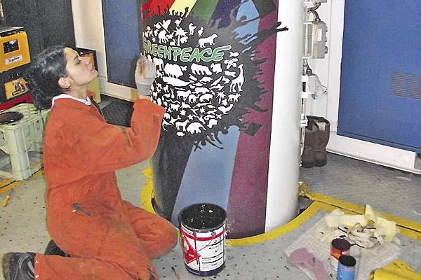 SELLO En el Artic Sunrise dejó una pintura que representa a Santiago