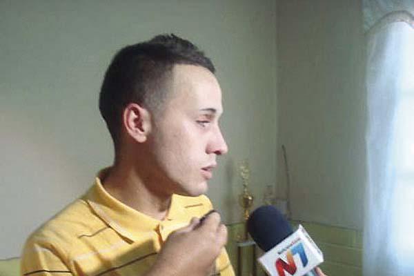 SALIDA DJ Memo estuvo detenido desde la tarde del domingo cuando se formalizó la denuncia Ayer volvió a ver luz del día ante el acoso de sus fans