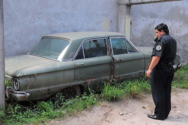 COMISIÓN Policías federales se presentaron en un estacionamiento particular de calle Per� 123 casi esquina Pellegrini donde se hallaba el vehículo EL LIBERALTOMÁS MARINI
