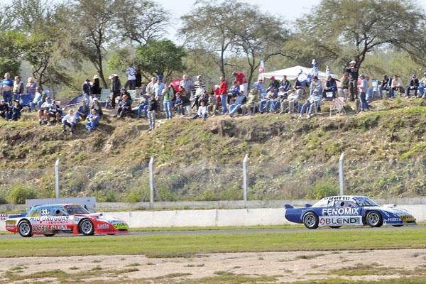 PRIVILEGIADOS El p�blico se ha encontrado con excelentes lugares en el interior del autódromo para seguir el espect�culo del Turismo Carretera