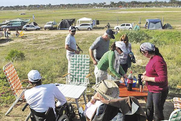 EN FAMILIA El automovilismo se ha convertido en una excusa para pasar el día junto a los seres queridos Muchos eligen almorzar en el autódromo